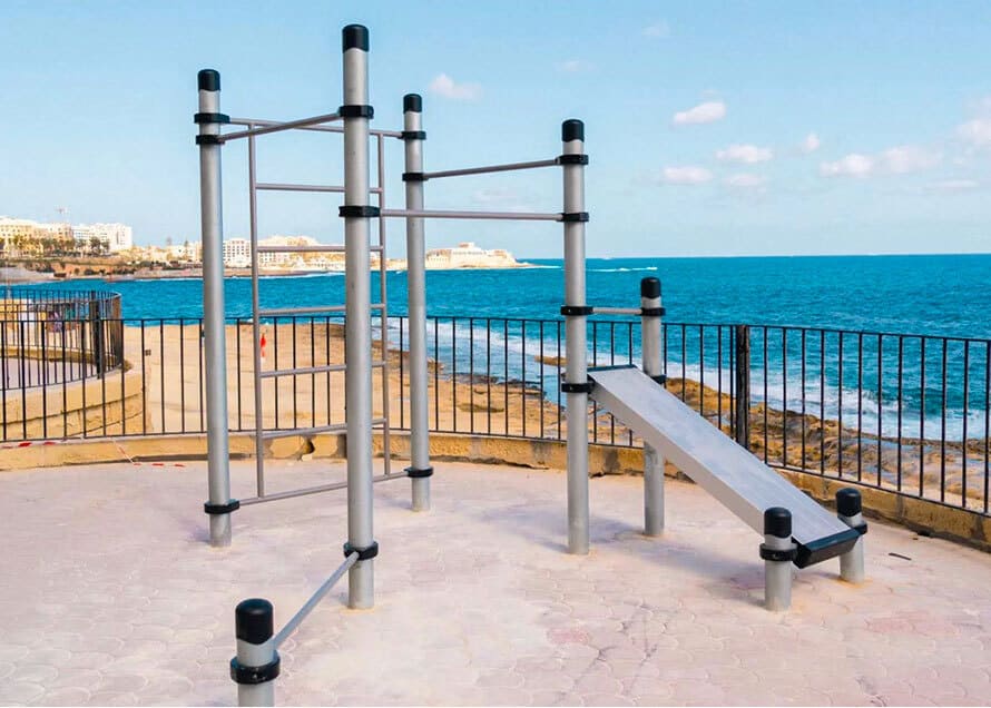 Площадка с индивидуальным цветовым решением в Екатеринбурге