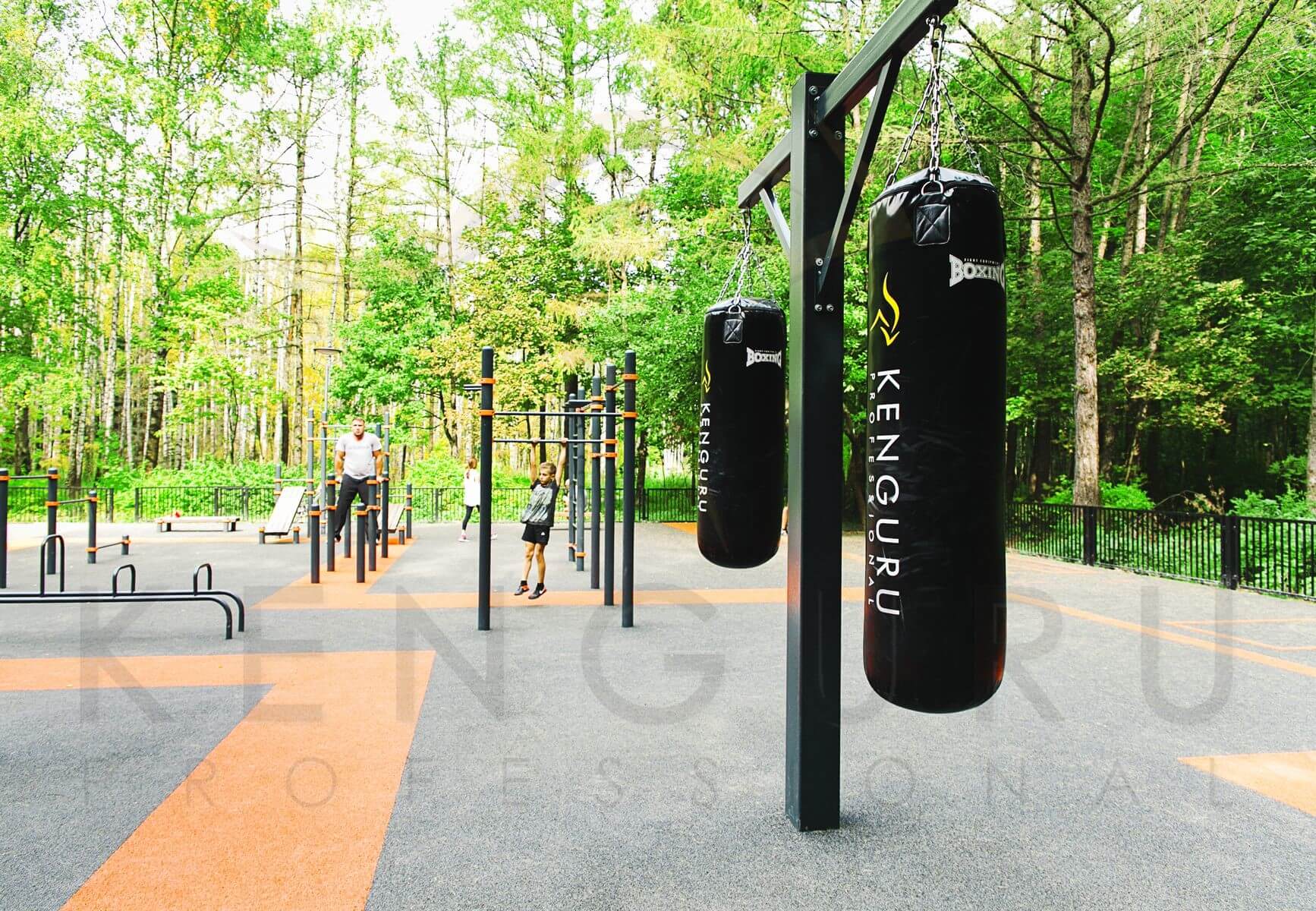 Уличный бокс для новичков: тренировка из разминки и боя с тенью