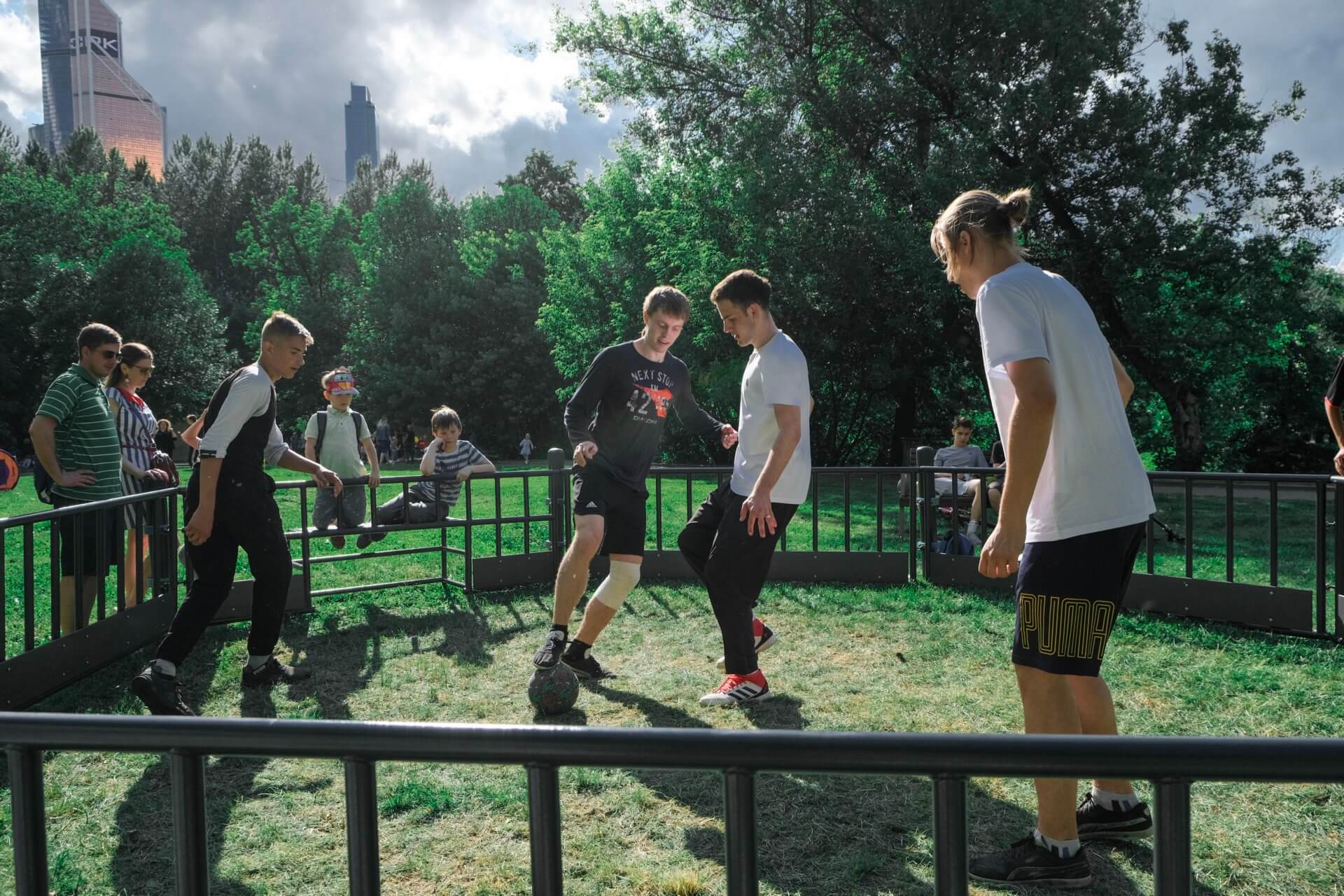 Упражнения на контроль мяча в панна футболе для новичков