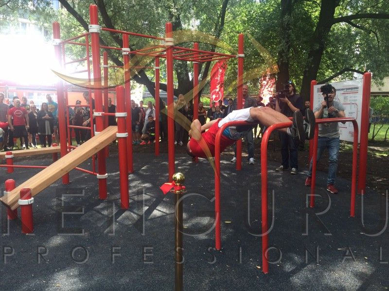 14 июля в Санкт-Петербурге Kenguru.pro презентовали новый уличный комплекс для занятий воркаутом.