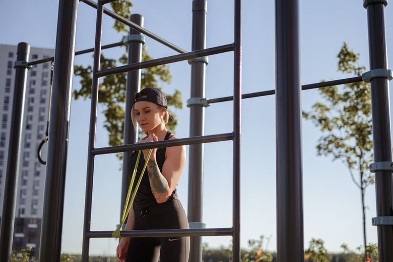 Как выбрать шведскую стенку для улицы